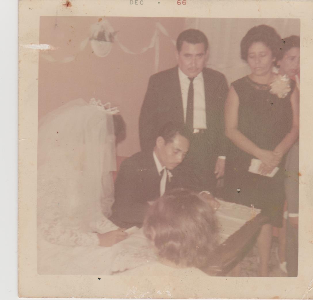 Arturo and Cira married. next to them is his parents