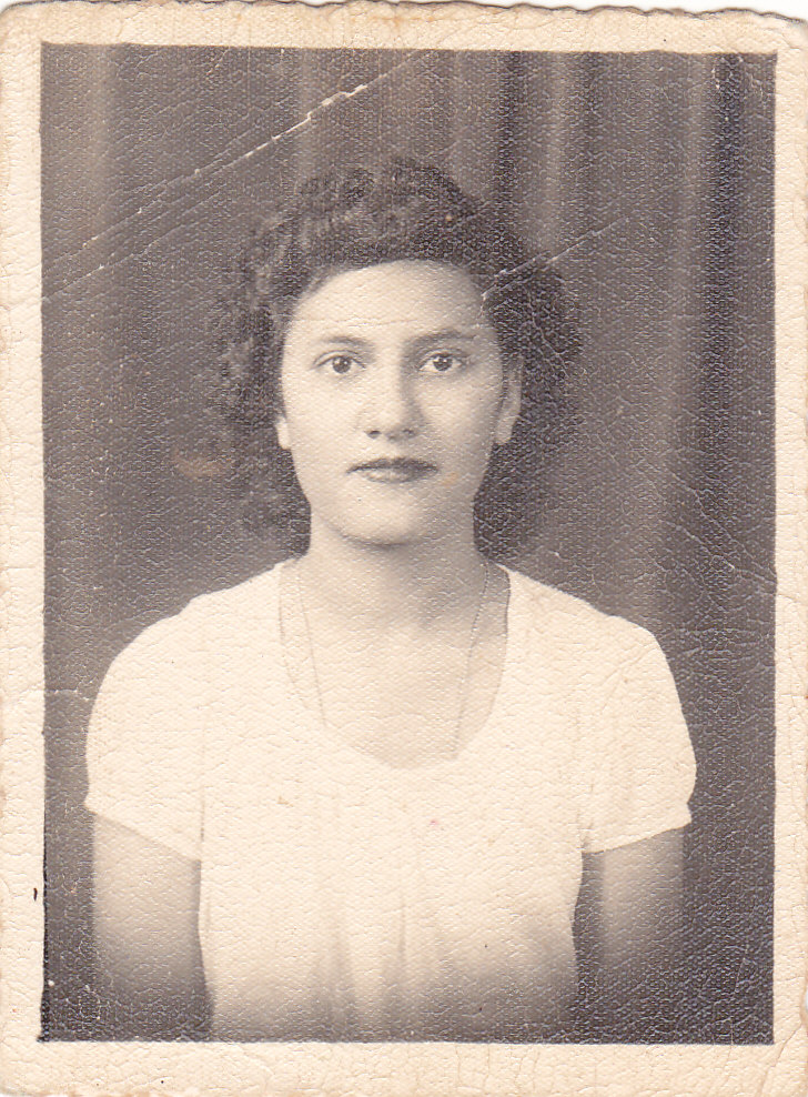 Consuelo 17 years old birthday picture 1949