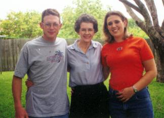 Lois and 2 of her 4 grandkids