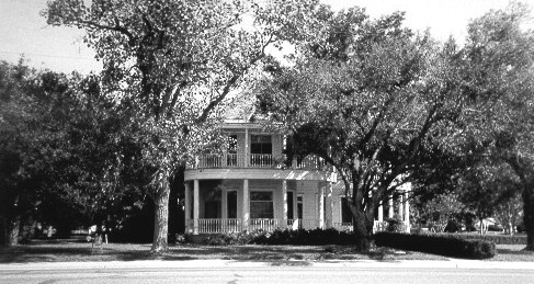 Briscoe House, built in 1906, Devine Texas