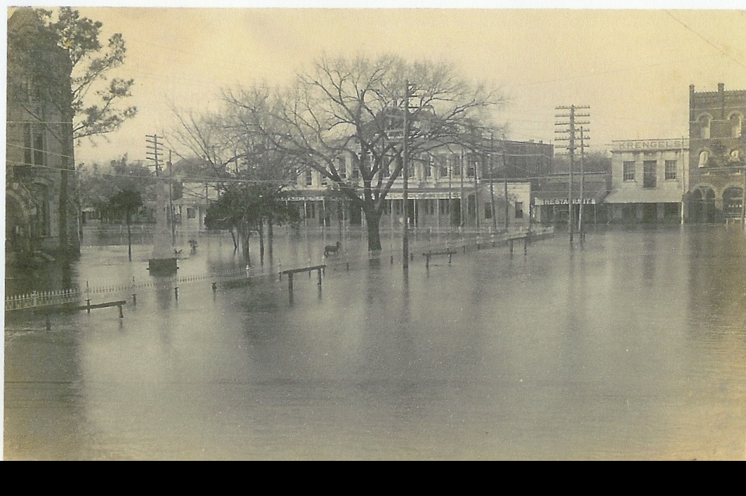 Cira 1913 flood picture of La Grange