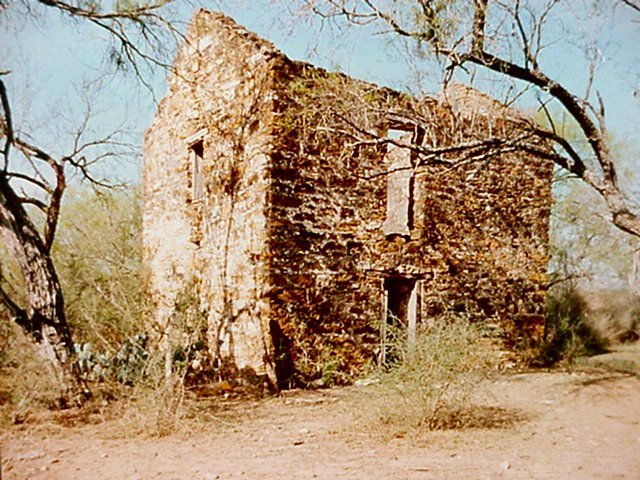 Roofless Frio Town Jail