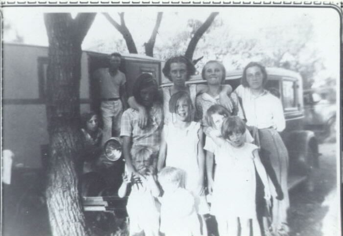 Dorothy (Wyrick) Watson's Family before trip to 
Texas (1936)
