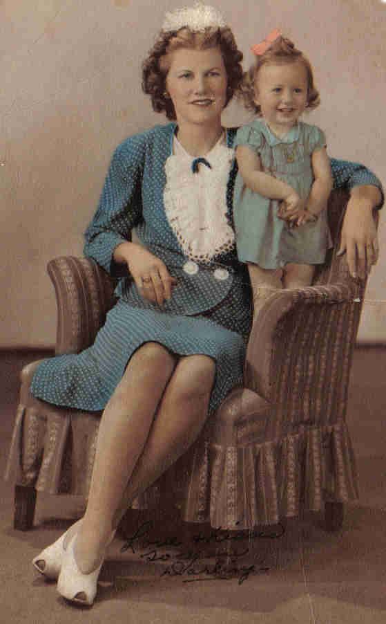 1942 Ruth Mahula and her daughter Mavis taken for Easter