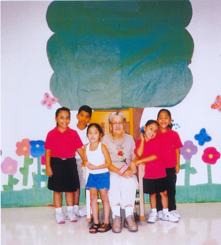 Grandparent's Day Juanita Araiza ,grand children Victoria, Alex, Anna, Erica, Grey grandchild Savanna, at Emma Frey Elem. on september 12, 2004