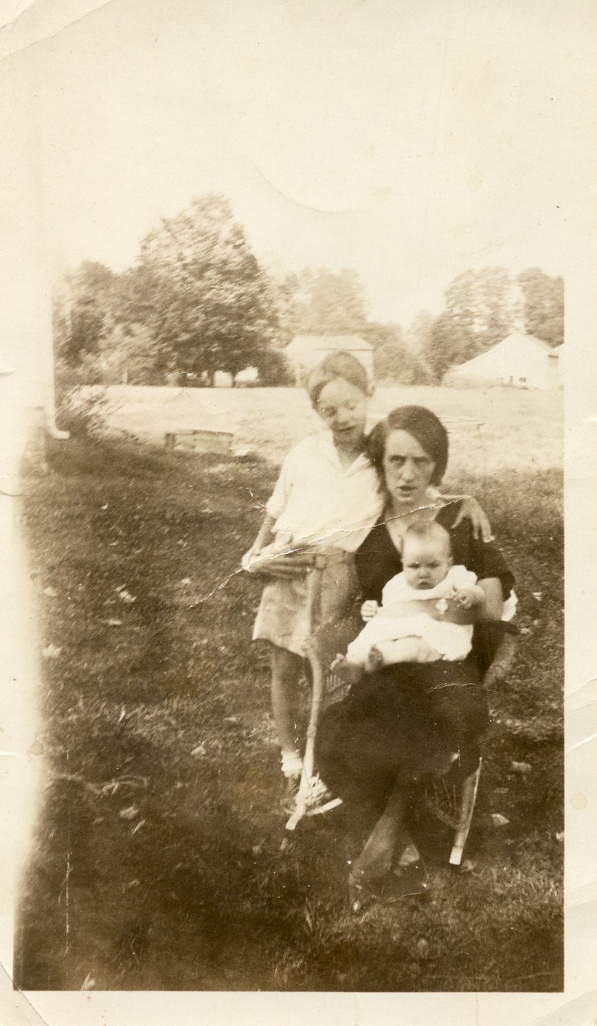 Charlotte Ledema Holden (nee Southwick) with children Ralph Jr. and Marian