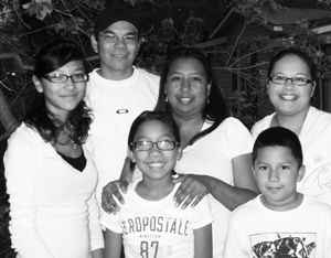 The Gonzalez family all together. Back row, left to right: Jorge, Antoinette and Cynthia. Front row, left to right: Mercedes, Chloe and Dylan. Photo by Maria Del Fierro
