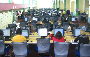 Students doing homework are given priority to use the Information Concourse computers, but students may access social networks, such as Facebook or MySpace. Photo by Franklin Alvarez