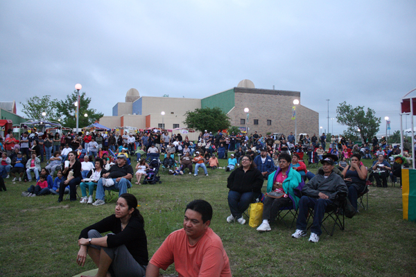 Pacfest crowd for David Lee Garza's performance on the main stage