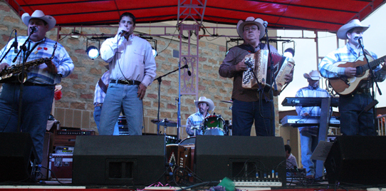 David Lee Garza y Musicales